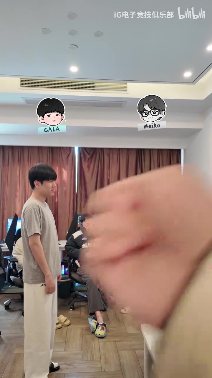 呆头鹅Rookie！iG队内小游戏视频：一学就会吗？哈基璐，你这家伙