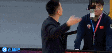 很不满意！张镇麟被吹防守犯规 杨鸣抱怨领到技术犯规