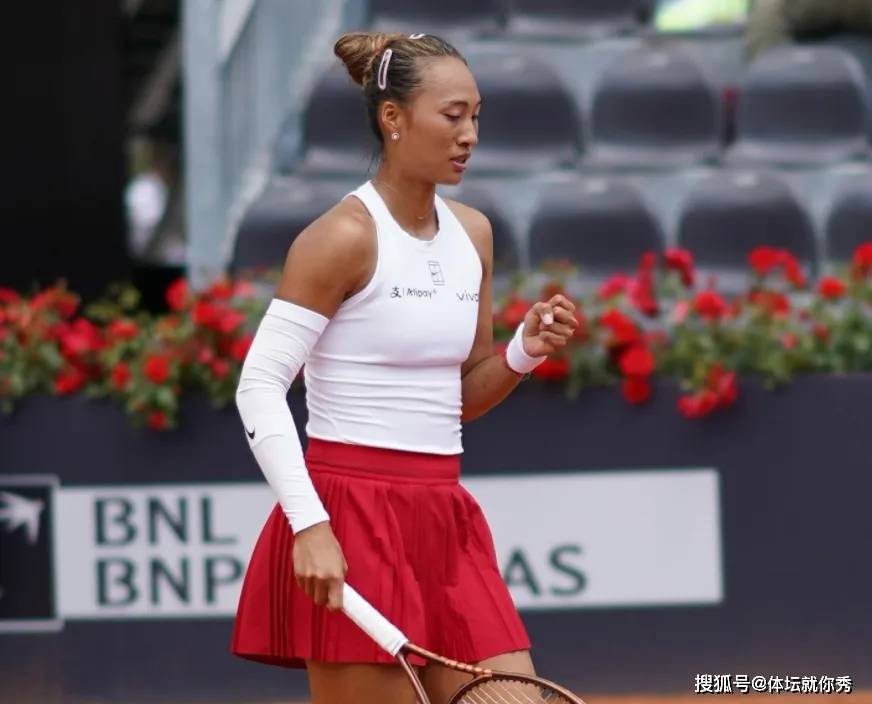 恭喜！郑钦文2-0晋级后，又收到2个好消息