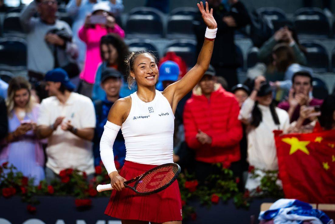 5月15日WTA罗马站战报，郑钦文2-0萨巴伦卡，中国金花爆冷晋级