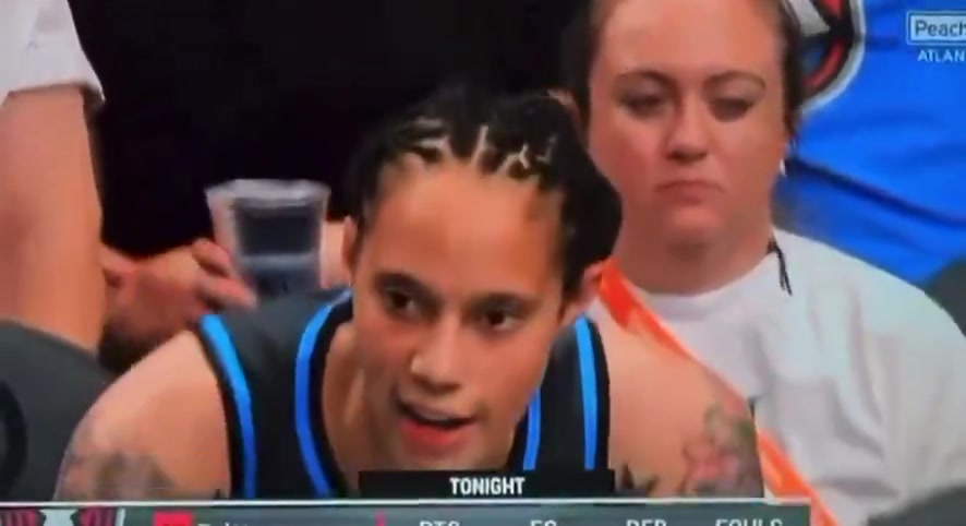 骂克拉克？种族歧视了哈🤬格里娜6犯离场大骂：死垃圾白女🖕